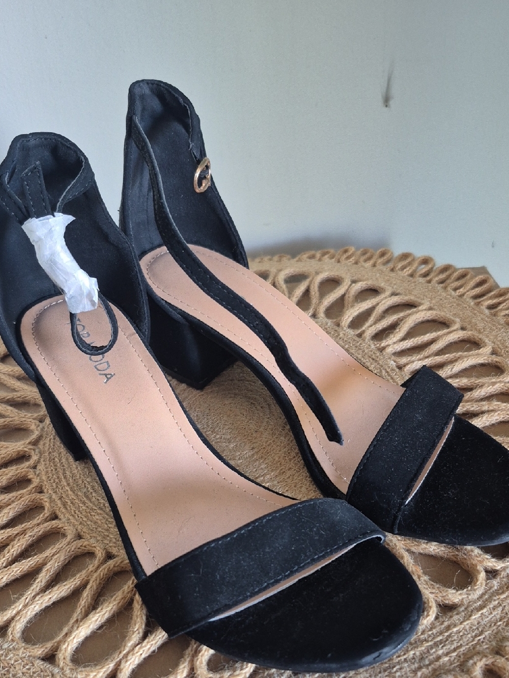 TOP Moda Black Suede Block Heel Sandals